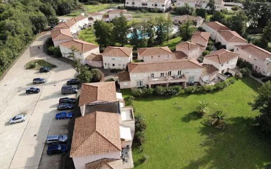 Maison en duplex avec 2 chambres avec 2 piscines — 5